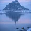 Mont Saint-Michel sous la neige.