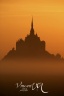 Mont Saint-Michel dans la brume orange au lever du soleil - Mont-Saint-Michel 50170 - Manche (50) -Basse-Normandie - France -