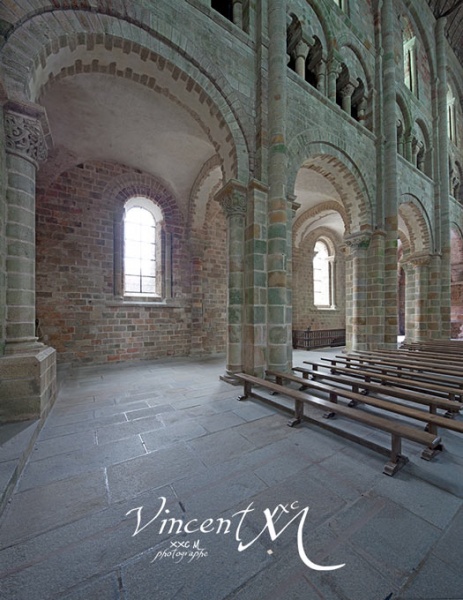 Abbatiale du Mont Saint-Michel de la nef vers le collatéral sud